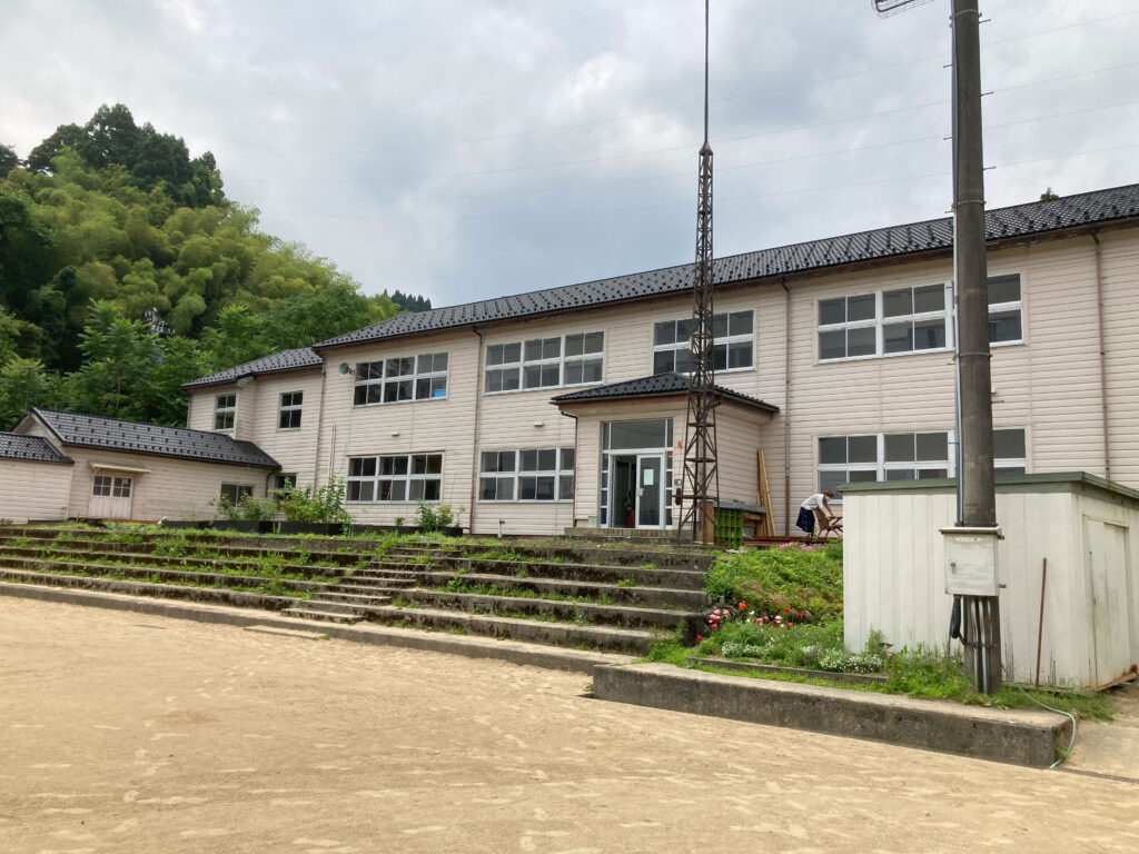 旧・小羽小学校の外観