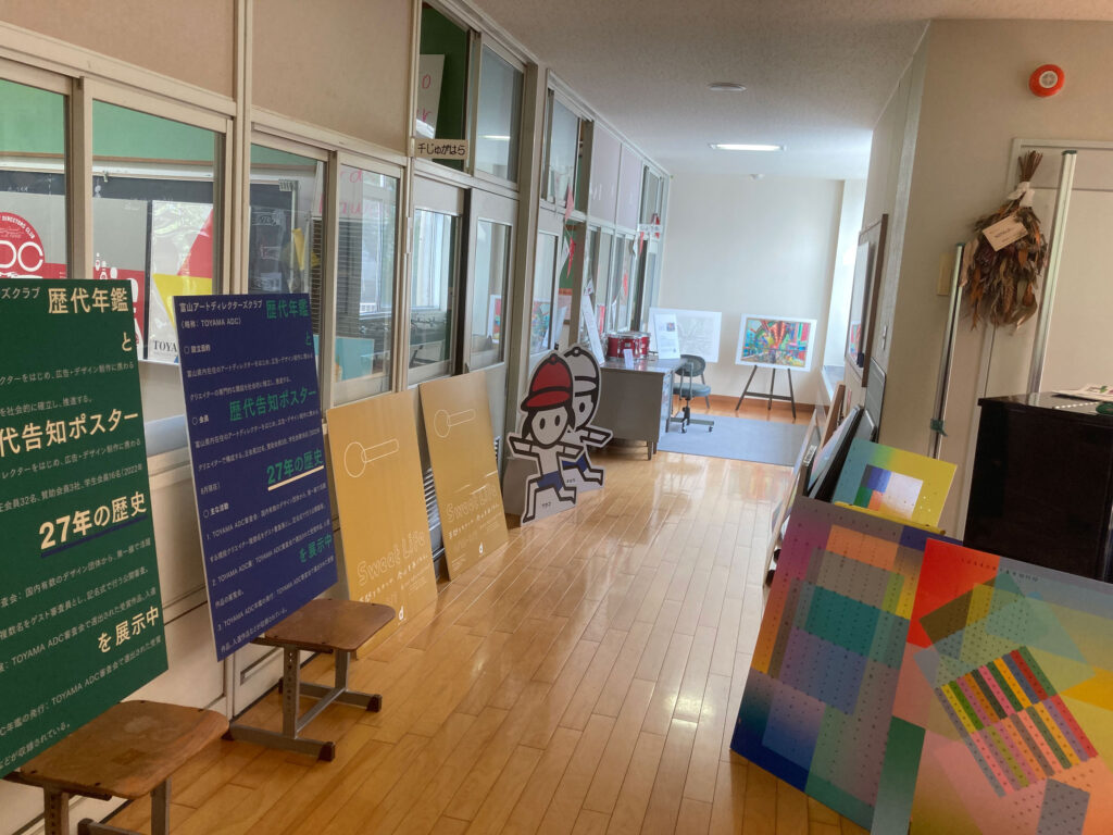 「KOTELO(コテロ)」の教室と廊下